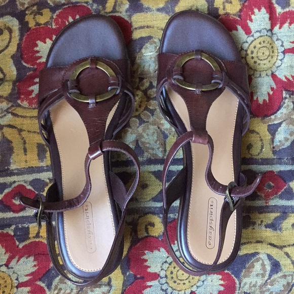 easy spirit leather sandals